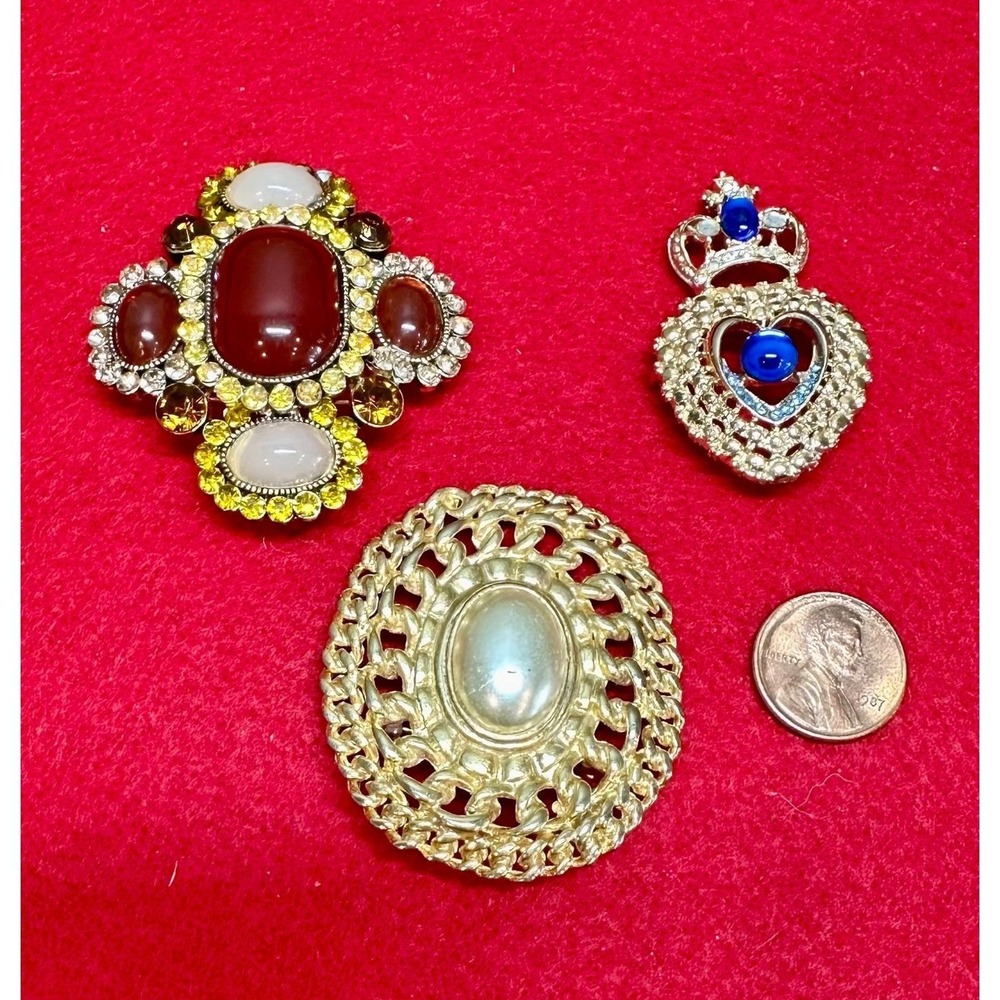 Vintage Brooch Lot 3 Pc Faux Pearl Red Cabochon Crown Pin Jewelry - Picture 8 of 14